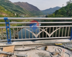 贵州桥梁防撞护栏